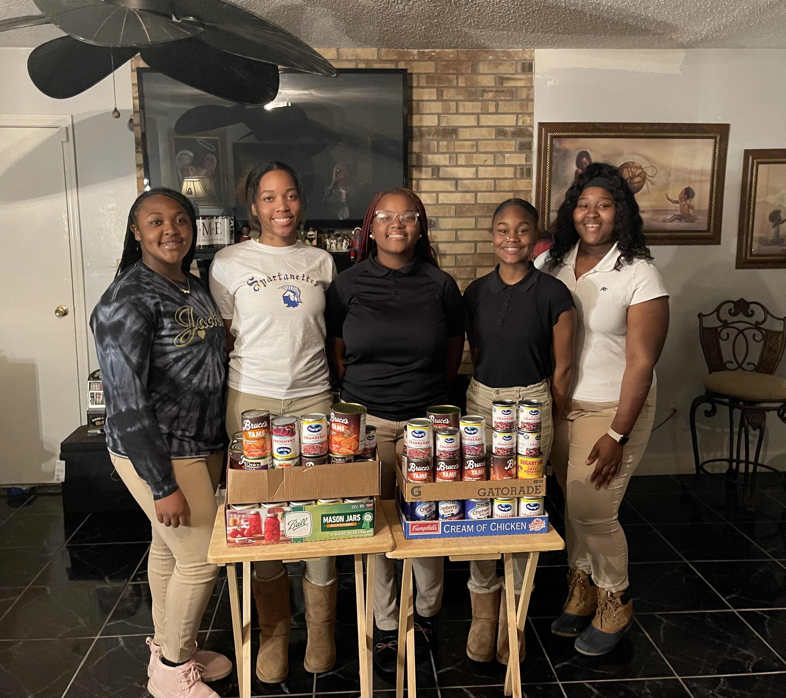 The Service Club Donates to the Bogalusa Help Center The